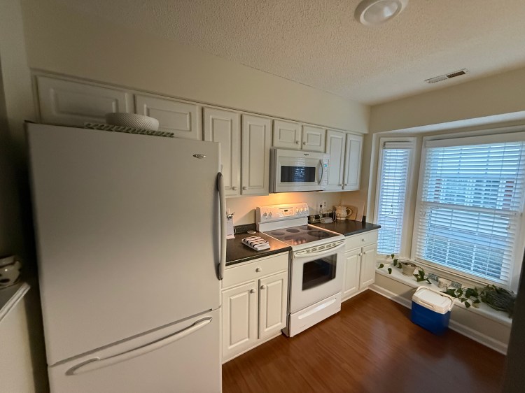 white kitchen appliances